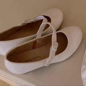 Cute size 2 white dress shoes
